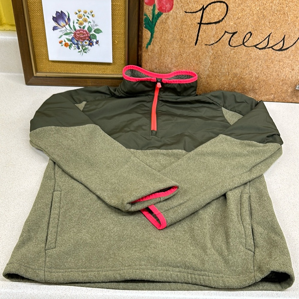 Boys Large Pullover Under Armour Green Plush with Water Resistant Shoulder Chest